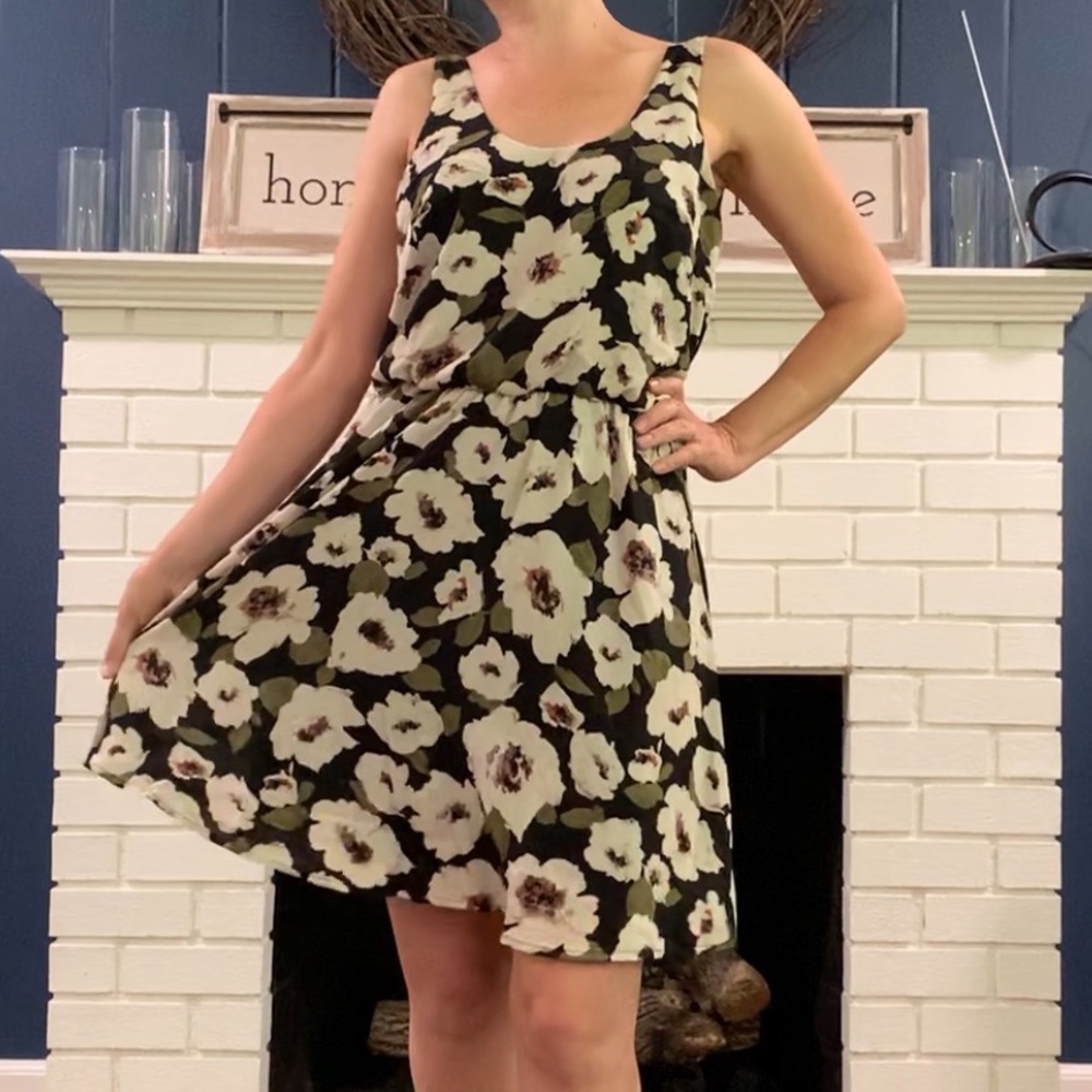 SOLD NWOT Lush floral dress small